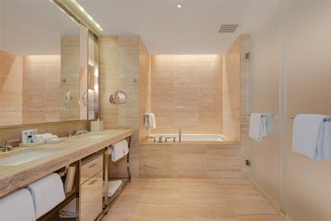 Condo in Bal Harbour, Florida, 2 bedrooms  № 1057686 - photo 25