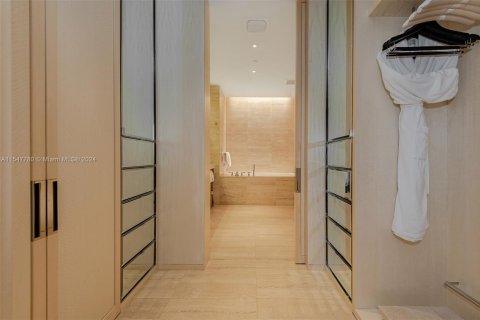 Condo in Bal Harbour, Florida, 2 bedrooms  № 1057686 - photo 24