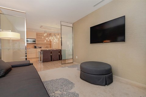 Condo in Bal Harbour, Florida, 2 bedrooms  № 1057686 - photo 17
