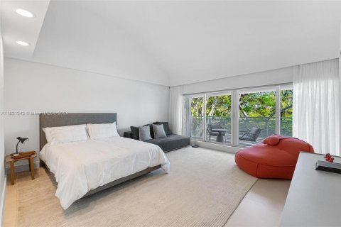 House in Key Biscayne, Florida 4 bedrooms, 618.82 sq.m. № 1695637 - photo 30