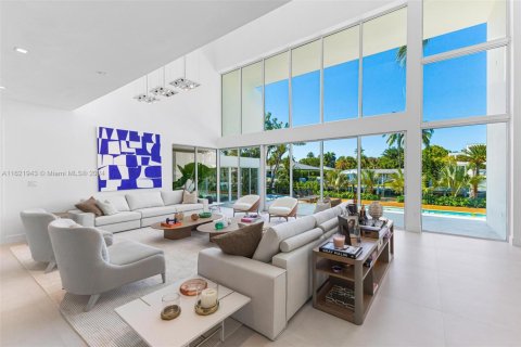 House in Key Biscayne, Florida 4 bedrooms, 618.82 sq.m. № 1695637 - photo 17