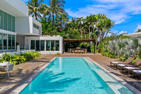 House in Key Biscayne, Florida 4 bedrooms, 618.82 sq.m. № 1695637 - photo 8
