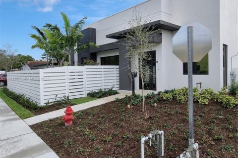 Touwnhouse à louer à Fort Lauderdale, Floride: 3 chambres, 149.29 m2 № 1982229 - photo 26