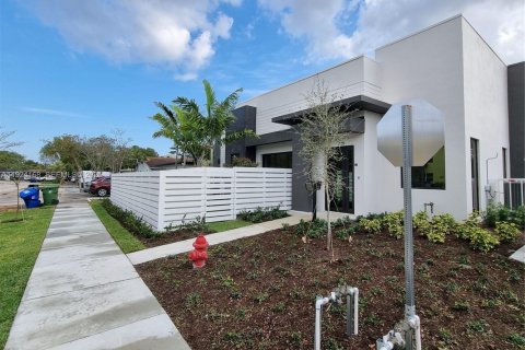 Touwnhouse à louer à Fort Lauderdale, Floride: 3 chambres, 149.29 m2 № 1982229 - photo 11