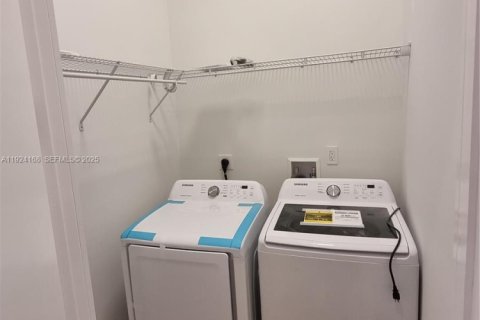 Touwnhouse à louer à Fort Lauderdale, Floride: 3 chambres, 149.29 m2 № 1982229 - photo 18