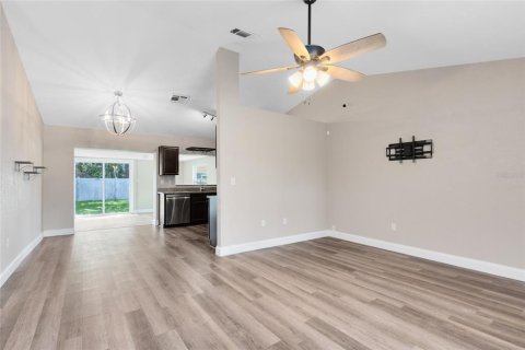 Casa en venta en Kissimmee, Florida, 2 dormitorios, 114.64 m2 № 1916410 - foto 5