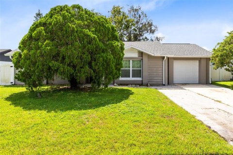 Casa en venta en Kissimmee, Florida, 2 dormitorios, 114.64 m2 № 1916410 - foto 1