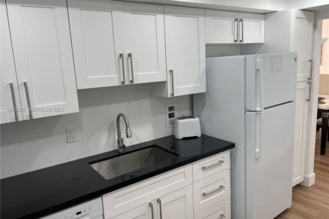 Снять в аренду кондоминиум в Лодердейл-бай-те-Си, Флорида 1 спальня, 75.44м2, № 2035128 - фото 10