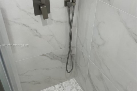 Снять в аренду кондоминиум в Лодердейл-бай-те-Си, Флорида 1 спальня, 75.44м2, № 2035128 - фото 20