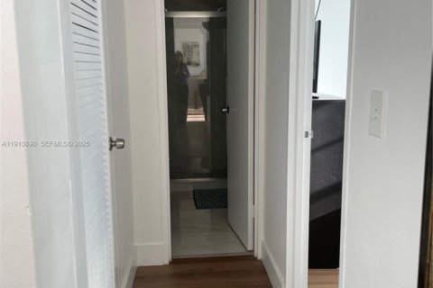 Снять в аренду кондоминиум в Лодердейл-бай-те-Си, Флорида 1 спальня, 75.44м2, № 2035128 - фото 15