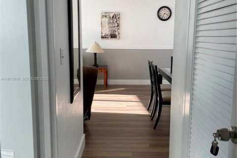 Снять в аренду кондоминиум в Лодердейл-бай-те-Си, Флорида 1 спальня, 75.44м2, № 2035128 - фото 22