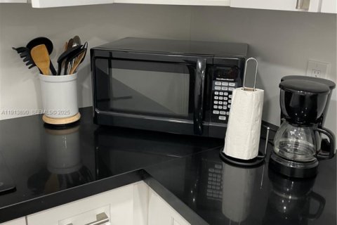 Снять в аренду кондоминиум в Лодердейл-бай-те-Си, Флорида 1 спальня, 75.44м2, № 2035128 - фото 29