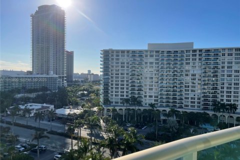 Кондоминиум с 1 спальней в Лодердейл-бай-те-Си, Флорида № 2035128