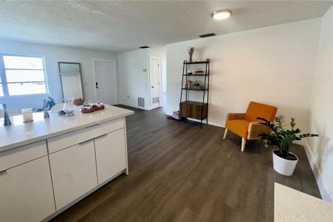 House in Sunrise, Florida 3 bedrooms, 116.78 sq.m. № 2002238 - photo 13