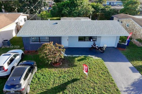 House in Sunrise, Florida 3 bedrooms, 116.78 sq.m. № 2002238