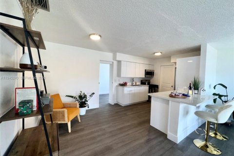 House in Sunrise, Florida 3 bedrooms, 116.78 sq.m. № 2002238 - photo 12