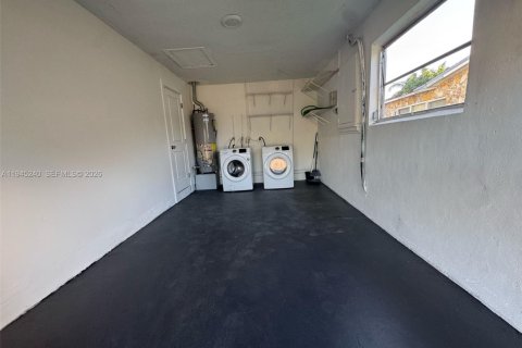 House in Sunrise, Florida 3 bedrooms, 116.78 sq.m. № 2002238 - photo 27