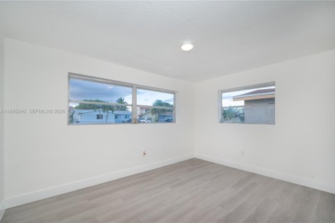 House in Sunrise, Florida 3 bedrooms, 116.78 sq.m. № 2002238 - photo 6