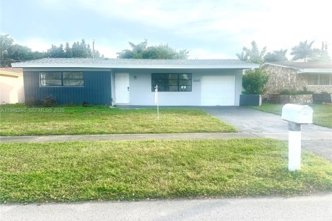 House in Sunrise, Florida 3 bedrooms, 116.78 sq.m. № 2002238 - photo 2