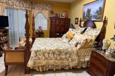 Villa ou maison à vendre à Miami, Floride: 3 chambres, 179.67 m2 № 1897558 - photo 23