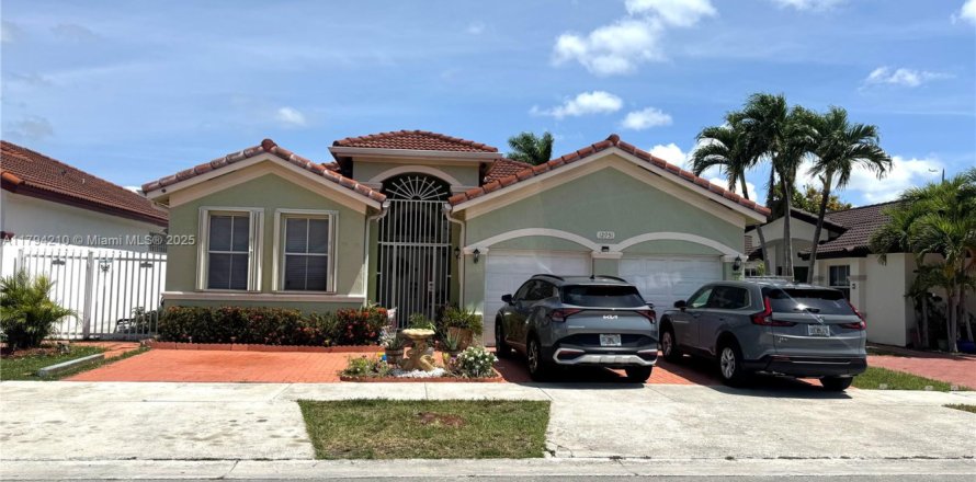 Villa ou maison à Miami, Floride 3 chambres, 179.67 m2 № 1897558