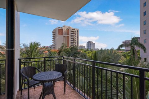 Condo in Coral Gables, Florida, 3 bedrooms  № 1863671 - photo 17