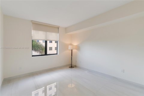 Condo in Coral Gables, Florida, 3 bedrooms  № 1863671 - photo 12