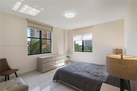 Condo in Coral Gables, Florida, 3 bedrooms  № 1863671 - photo 9