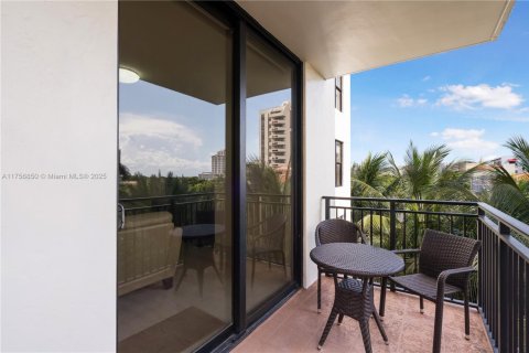 Condo in Coral Gables, Florida, 3 bedrooms  № 1863671 - photo 18