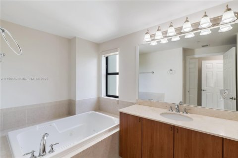 Condo in Coral Gables, Florida, 3 bedrooms  № 1863671 - photo 10