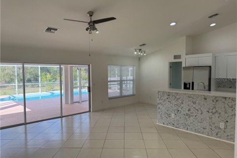 House in Lehigh Acres, Florida 3 bedrooms, 135.45 sq.m. № 1635048 - photo 12