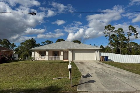 House in Lehigh Acres, Florida 3 bedrooms, 135.45 sq.m. № 1635048 - photo 5