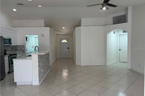 House in Lehigh Acres, Florida 3 bedrooms, 135.45 sq.m. № 1635048 - photo 15