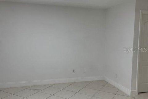 House in Lehigh Acres, Florida 3 bedrooms, 135.45 sq.m. № 1635048 - photo 23