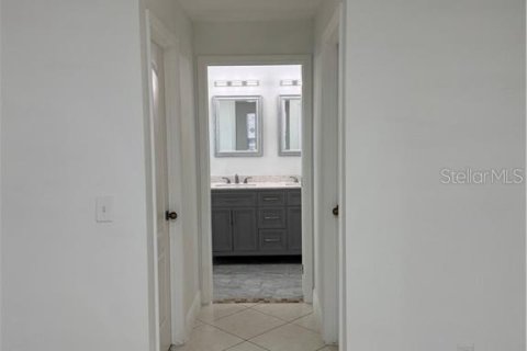 House in Lehigh Acres, Florida 3 bedrooms, 135.45 sq.m. № 1635048 - photo 24