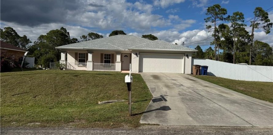House in Lehigh Acres, Florida 3 bedrooms, 135.45 sq.m. № 1635048