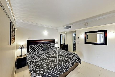 Condo in Fort Lauderdale, Florida, 2 bedrooms  № 2181814 - photo 12