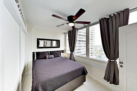 Condo in Fort Lauderdale, Florida, 2 bedrooms  № 2181814 - photo 17