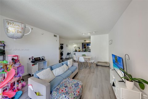 Купить кондоминиум в Авентура, Флорида 1 спальня, 77.57м2, № 2168335 - фото 13