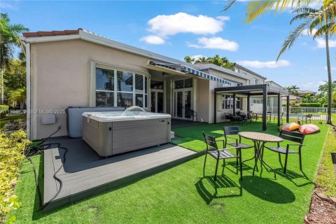 House in Miramar, Florida 3 bedrooms, 229.38 sq.m. № 1994382 - photo 30