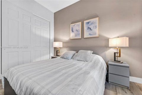 House in Miramar, Florida 3 bedrooms, 229.38 sq.m. № 1994382 - photo 24