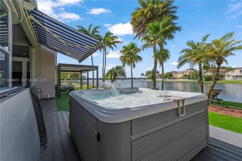 House in Miramar, Florida 3 bedrooms, 229.38 sq.m. № 1994382 - photo 29