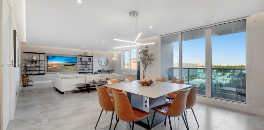 Condominio en Miami Beach, Florida, 2 dormitorios  № 2008756