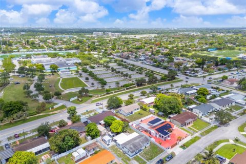 House in Miami Gardens, Florida 3 bedrooms, 98.29 sq.m. № 1977489 - photo 22