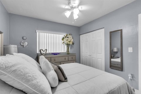 House in Miami Gardens, Florida 3 bedrooms, 98.29 sq.m. № 1977489 - photo 17