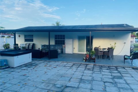 House in Miami Gardens, Florida 3 bedrooms, 98.29 sq.m. № 1977489 - photo 28