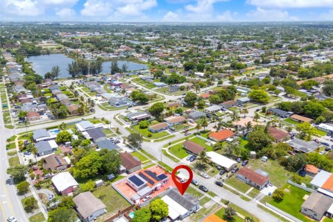 House in Miami Gardens, Florida 3 bedrooms, 98.29 sq.m. № 1977489 - photo 23