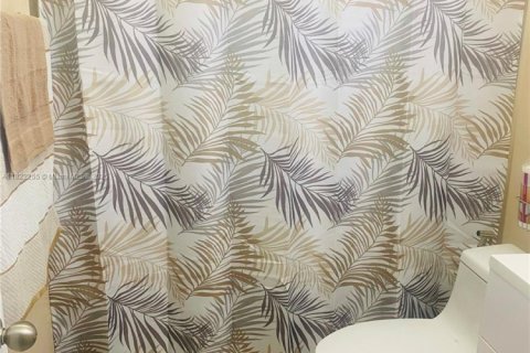 House in Miami Gardens, Florida 3 bedrooms, 98.29 sq.m. № 1977489 - photo 13