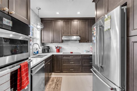 House in Miami Gardens, Florida 3 bedrooms, 98.29 sq.m. № 1977489 - photo 11