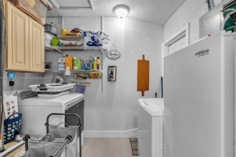 House in Miami Gardens, Florida 3 bedrooms, 98.29 sq.m. № 1977489 - photo 14